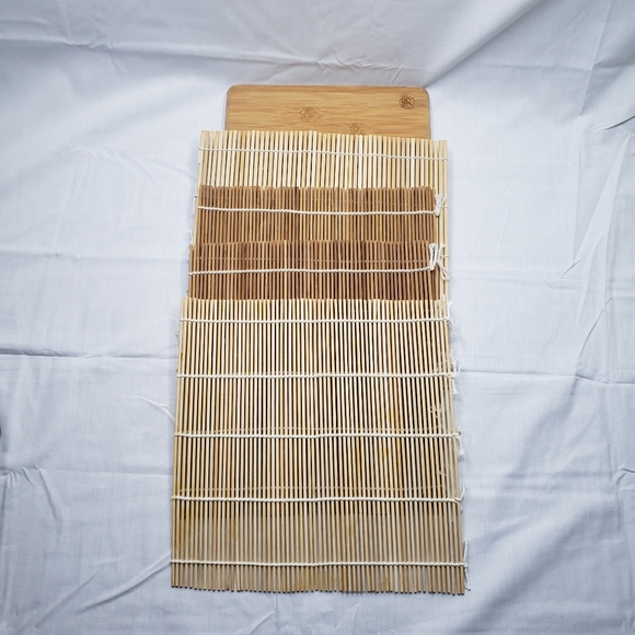 Bundle Bamboo Mats/Trivets and Mini Cutting Board - Picture 2 of 7